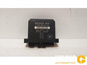 Gebruikte Deur module Mercedes C Combi (S203) 1.8 C-180K 16V Prijs € 40,00 Margeregeling aangeboden door Van Gils Automotive