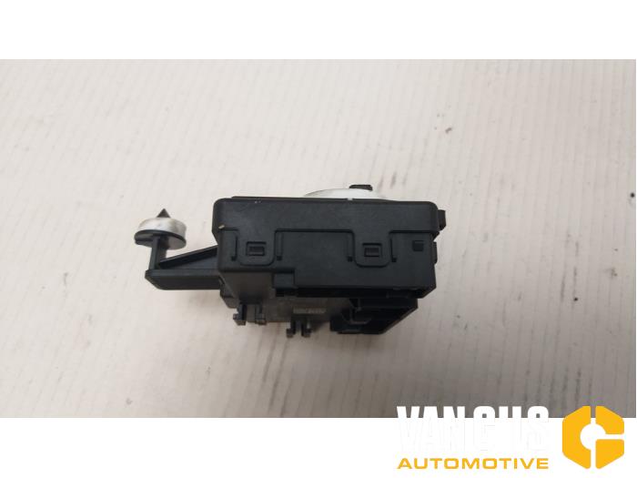 Central electronic module van een Audi A4 Avant (B9) 2.0 40 T MHEV 16V 2018
