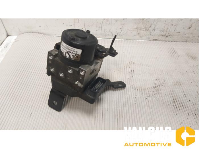 Gebruikte ABS Pomp Kia Carnival 2 (FIB/FLD) 2.5 V6 24V Prijs € 30,00 Margeregeling aangeboden door Van Gils Automotive