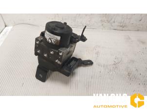 Gebruikte ABS Pomp Kia Carnival 2 (FIB/FLD) 2.5 V6 24V Prijs € 30,00 Margeregeling aangeboden door Van Gils Automotive