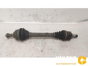 Gebruikte Aandrijfas links-voor Citroen C4 Grand Picasso (UA) 1.6 16V THP Sensodrive,GT THP Prijs € 110,00 Margeregeling aangeboden door Van Gils Automotive