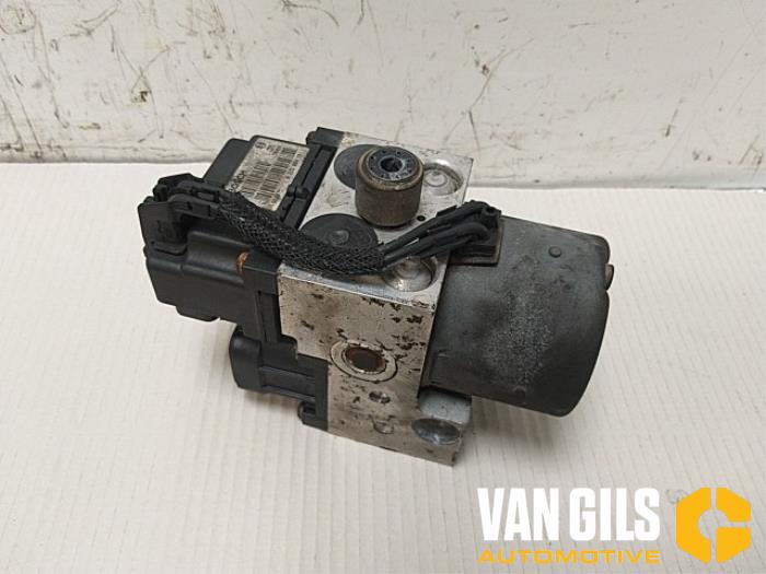 Gebruikte ABS Pomp Volkswagen Passat (3B2) 1.6 Prijs € 25,00 Margeregeling aangeboden door Van Gils Automotive