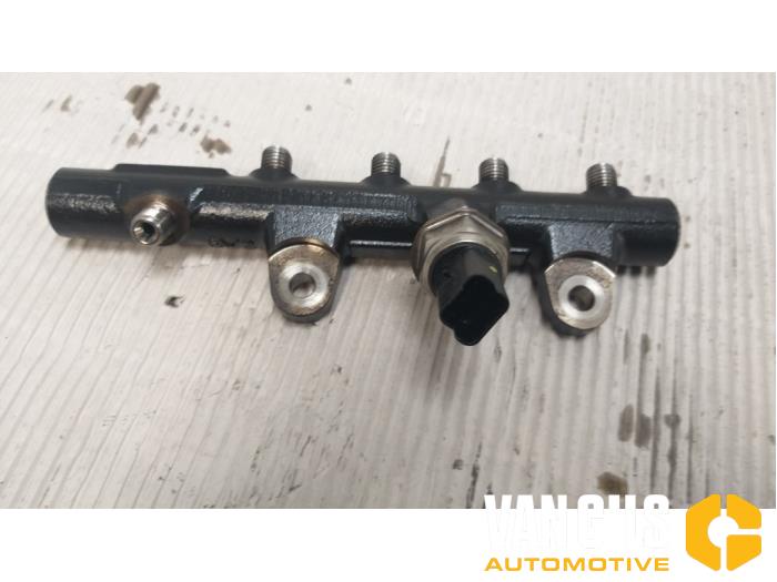 Gebruikte Injector brug Mercedes A (W176) 1.5 A-180 CDI, A-180d 16V Prijs € 54,45 Inclusief btw aangeboden door Van Gils Automotive