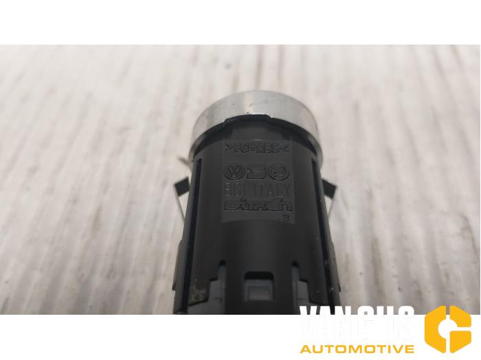 Start/Stop schakelaar van een Volkswagen Passat Variant (3G5) 1.4 TSI 16V 2017