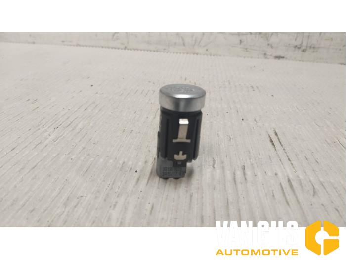 Start/Stop schakelaar van een Volkswagen Passat Variant (3G5) 1.4 TSI 16V 2017