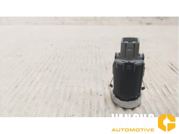 Start/Stop schakelaar van een Volkswagen Passat Variant (3G5) 1.4 TSI 16V 2017