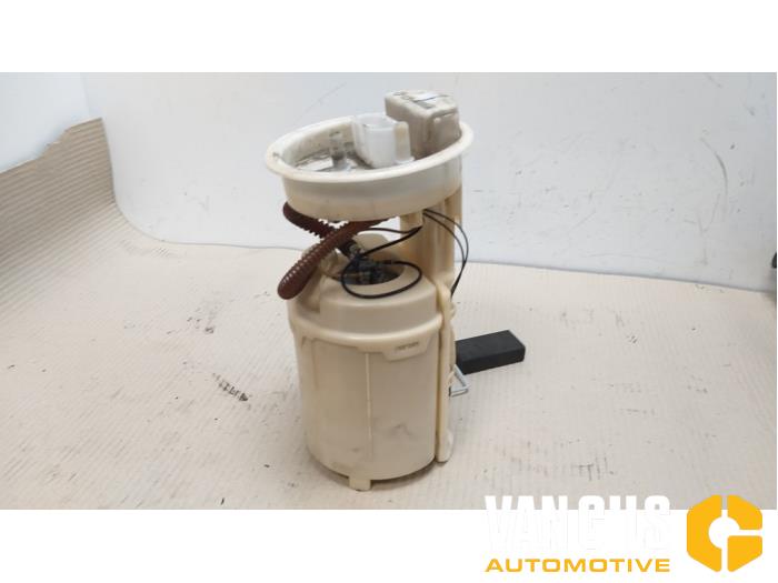 Gebruikte Tank element Pomp Volkswagen Golf IV (1J1) 1.4 16V Prijs € 25,00 Margeregeling aangeboden door Van Gils Automotive