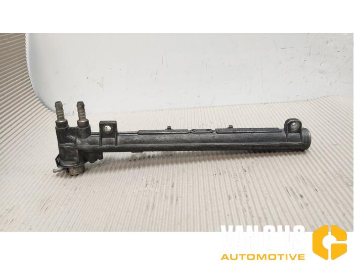 Gebruikte Injector brug Volkswagen Bora (1J2) 1.6 16V Prijs € 50,00 Margeregeling aangeboden door Van Gils Automotive