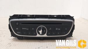 Gebruikte Radio CD Speler Renault Twingo II (CN) 1.2 16V Prijs € 82,00 Margeregeling aangeboden door Van Gils Automotive