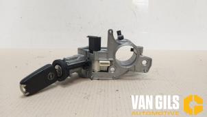 Gebruikte Kontaktslot + Sleutel Opel Astra H (L48) 1.6 16V Twinport Prijs € 60,00 Margeregeling aangeboden door Van Gils Automotive