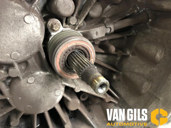 Gearbox Renault Trafic O200407 VanGilsAutomotive