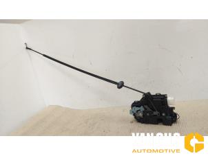 Gebruikte Deurslot Mechaniek 4Deurs links-achter Volkswagen Touran (1T3) 2.0 TDI 16V 140 Prijs € 44,00 Margeregeling aangeboden door Van Gils Automotive