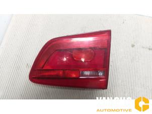 Gebruikte Achterlicht rechts Volkswagen Touran (1T3) 2.0 TDI 16V 140 Prijs € 33,00 Margeregeling aangeboden door Van Gils Automotive
