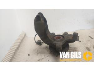 Gebruikte Asschenkel links-voor Ford Focus C-Max 1.8 16V Prijs € 65,00 Margeregeling aangeboden door Van Gils Automotive