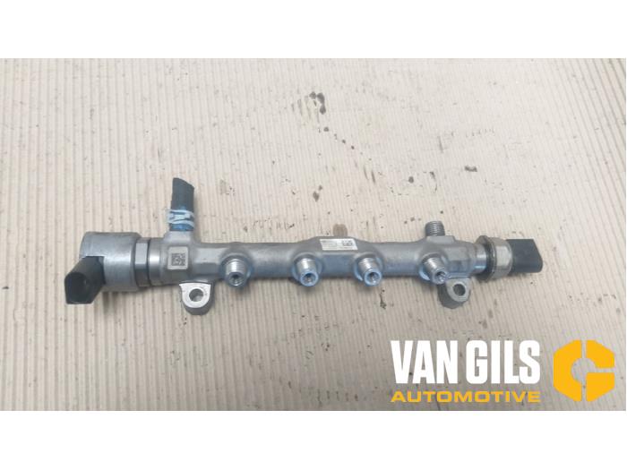 Gebruikte Injector brug Volkswagen Touran (5T1) 2.0 TDI 150 Prijs € 49,95 Margeregeling aangeboden door Van Gils Automotive