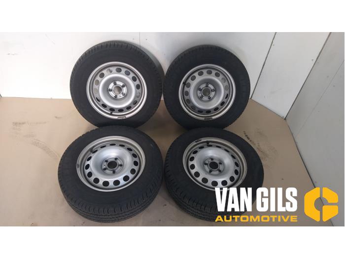 Velgen set + banden Toyota Pro-Ace O201539 - foto 1