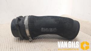 Gebruikte Intercooler Buis Mercedes CLK (C208) 2.0 200K Evo 16V Prijs € 35,00 Margeregeling aangeboden door Van Gils Automotive