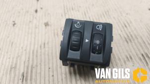 Gebruikte Hoogteregelaar schakelaar Renault Twingo II (CN) 1.2 Prijs € 30,00 Margeregeling aangeboden door Van Gils Automotive