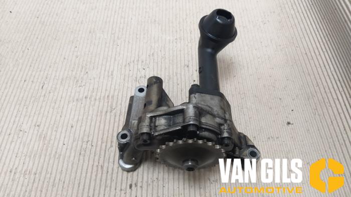 Gebruikte Oliepomp Volkswagen Touran (1T1/T2) 1.9 TDI 105 Euro 3 Prijs € 45,00 Margeregeling aangeboden door Van Gils Automotive