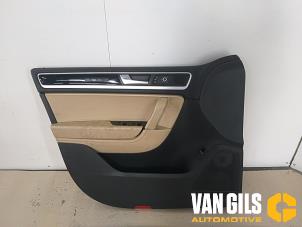 Gebruikte Deurbekleding 4Deurs links-voor Volkswagen Touareg (7PA/PH) Prijs € 50,00 Margeregeling aangeboden door Van Gils Automotive