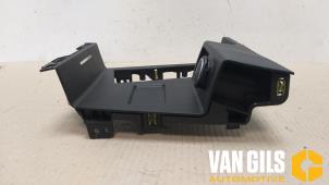 Gebruikte 12 Volt aansluiting Ford Focus 4 1.0 Ti-VCT EcoBoost 12V 125 Prijs € 40,00 Margeregeling aangeboden door Van Gils Automotive