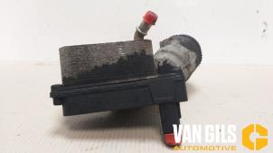 Gebruikte Oliefilterhuis Saab 9-3 II Sport Sedan (YS3F) 1.9 TiD Prijs € 50,00 Margeregeling aangeboden door Van Gils Automotive