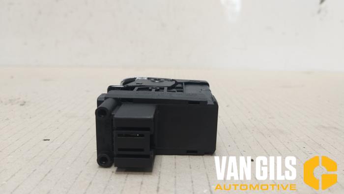Gebruikte Schakelaar handrem Audi A4 Avant (B8) 2.0 TFSI 16V Prijs € 30,00 Margeregeling aangeboden door Van Gils Automotive