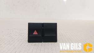 Gebruikte Alarmlicht Schakelaar Ford Mondeo III Wagon Prijs € 30,00 Margeregeling aangeboden door Van Gils Automotive