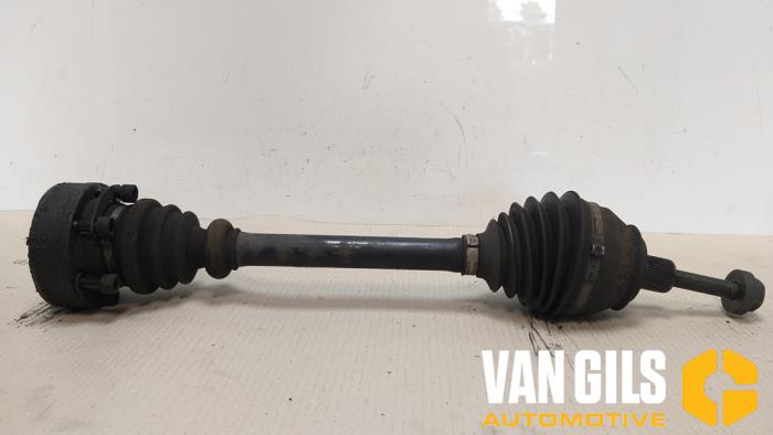 Gebruikte Aandrijfas rechts-voor Volkswagen Transporter T4 1.9 TD Prijs € 35,00 Margeregeling aangeboden door Van Gils Automotive
