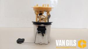Gebruikte Tank element Pomp Volkswagen Touran (5T1) 2.0 TDI 110 Prijs op aanvraag aangeboden door Van Gils Automotive