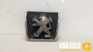 Gebruikte Embleem Peugeot 206 CC (2D) 2.0 16V Prijs € 30,00 Margeregeling aangeboden door Van Gils Automotive