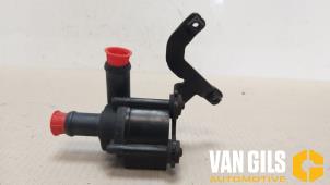 Gebruikte Extra waterpomp Audi S7 Sportback (4GA/4GF) 4.0 V8 TFSI Prijs € 110,00 Margeregeling aangeboden door Van Gils Automotive