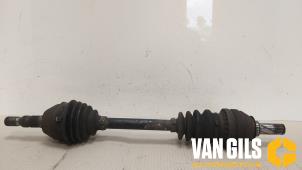 Gebruikte Aandrijfas links-voor Opel Astra H (L48) 1.6 16V Twinport Prijs € 74,99 Margeregeling aangeboden door Van Gils Automotive