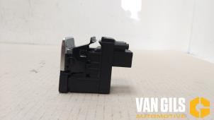 Gebruikte Schakelaar handrem Audi S7 Sportback (4GA/4GF) 4.0 V8 TFSI Prijs € 30,00 Margeregeling aangeboden door Van Gils Automotive