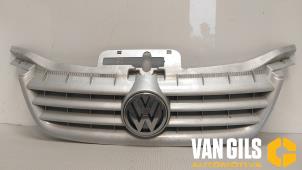 Gebruikte Grille Volkswagen Caddy Combi III (2KB,2KJ) 1.9 TDI Prijs € 40,00 Margeregeling aangeboden door Van Gils Automotive