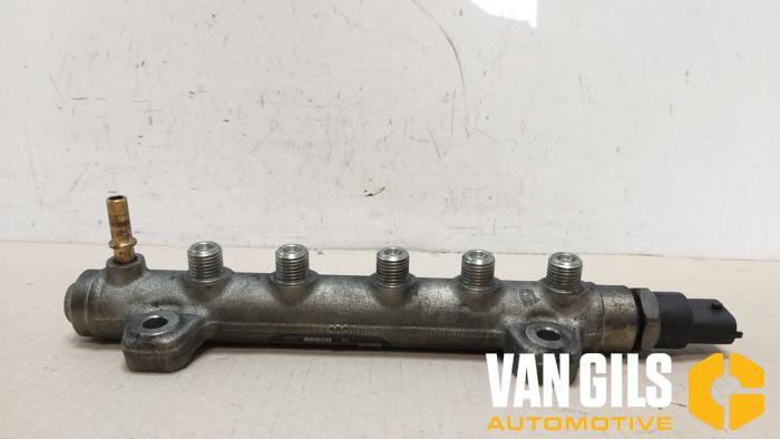 Gebruikte Injector brug Opel Vivaro 2.5 DTI 16V Prijs € 50,00 Margeregeling aangeboden door Van Gils Automotive