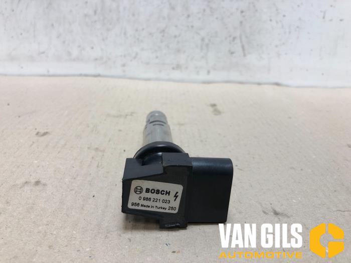 Gebruikte Bobine Volkswagen Polo IV (9N1/2/3) 1.2 12V Prijs € 24,99 Margeregeling aangeboden door Van Gils Automotive