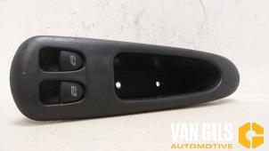 Gebruikte Ruit schakelaar elektrisch Alfa Romeo 156 (932) 1.6 Twin Spark 16V Prijs € 40,00 Margeregeling aangeboden door Van Gils Automotive