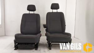 Gebruikte Voorstoelen links + rechts Ford Transit Connect 1.8 TDCi SWB Prijs € 200,00 Margeregeling aangeboden door Van Gils Automotive