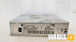 Gebruikte Radio module Audi A4 Quattro (B6) 2.5 TDI V6 24V Prijs € 50,00 Margeregeling aangeboden door Van Gils Automotive