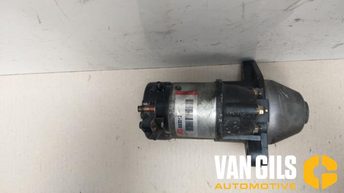 Startmotor van een Opel Astra H SW (L35) 1.7 CDTi 16V 2005