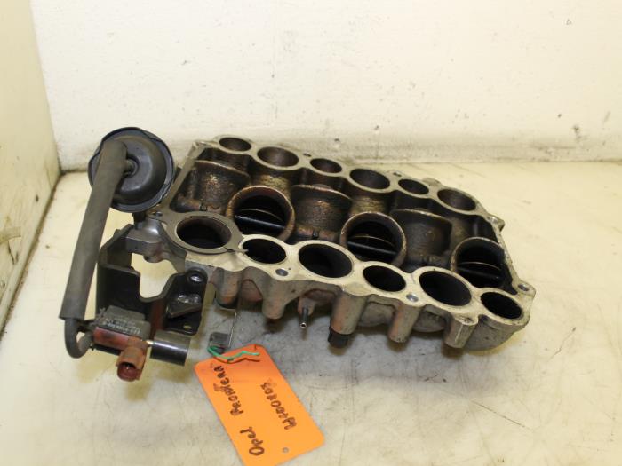 Gebruikte Inlaatspruitstuk Opel Frontera (6B) 3.2 V6 24V Prijs € 75,00 Margeregeling aangeboden door Van Gils Automotive