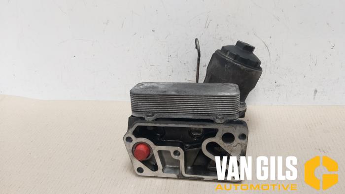 Gebruikte Oliefilterhuis Volkswagen Multivan T5 (7E/7HC/7HF/7HM) 2.5 TDi Prijs € 75,00 Margeregeling aangeboden door Van Gils Automotive