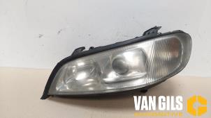 Gebruikte Koplamp links Opel Omega B Caravan (21/22/23) 2.2 DTI 16V Prijs € 65,00 Margeregeling aangeboden door Van Gils Automotive