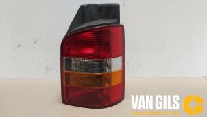 Gebruikte Achterlicht rechts Volkswagen Transporter T5 1.9 TDi Prijs € 45,00 Margeregeling aangeboden door Van Gils Automotive
