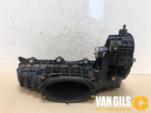 Gebruikte Inlaatspruitstuk Mercedes B-Klasse Prijs € 150,00 Margeregeling aangeboden door Van Gils Automotive