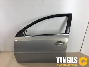 Gebruikte Portier 4Deurs links-voor Opel Vectra C GTS 2.2 DIG 16V Prijs € 150,00 Margeregeling aangeboden door Van Gils Automotive
