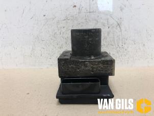 Gebruikte ABS Pomp Mercedes E (W212) E-200 CGI 16V BlueEfficiency Prijs € 137,00 Margeregeling aangeboden door Van Gils Automotive