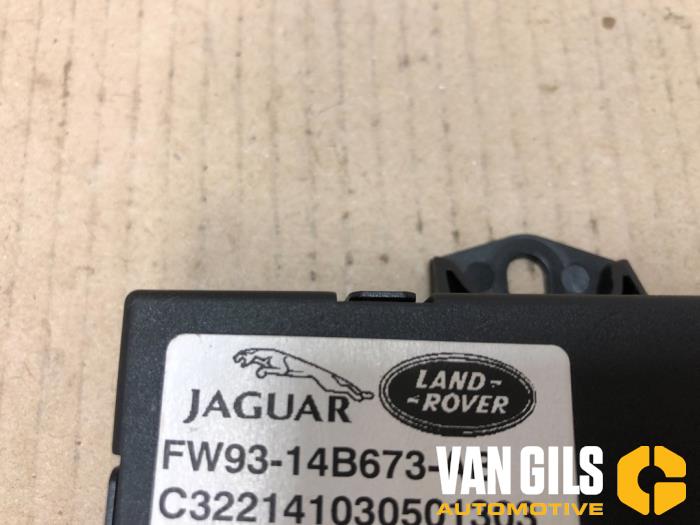 Module achterklep motor van een Jaguar XJ (X351) 3.0 D V6 24V 2017