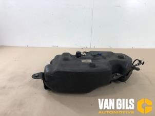 Gebruikte Adblue tank Jaguar XJ (X351) 3.0 D V6 24V Prijs € 250,00 Margeregeling aangeboden door Van Gils Automotive